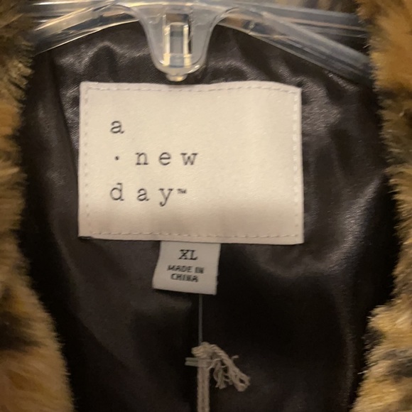 leopard faux fur coat 🐆 🧥 - Picture 3 of 5